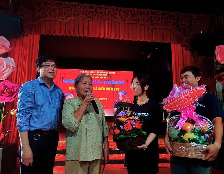 Cống hiến thầm lặng của 3 nghệ sĩ cải lương chưa được xét danh hiệu NSND 2 Cống hiến thầm lặng của 3 nghệ sĩ cải lương chưa được xét danh hiệu NSND ảnh 1
